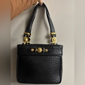 Auth GIANNI VERSACE Sunburst Embossed Ostrich Leather shoulder bag Black